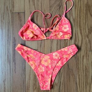 Kulani Kinis Hibiscus bikini